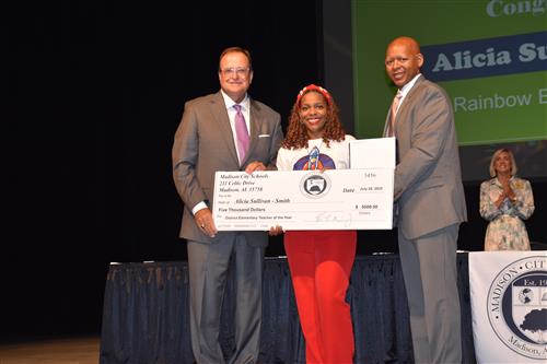 Alicia Sullivan Smith is district Teacher of the Year-Elementary